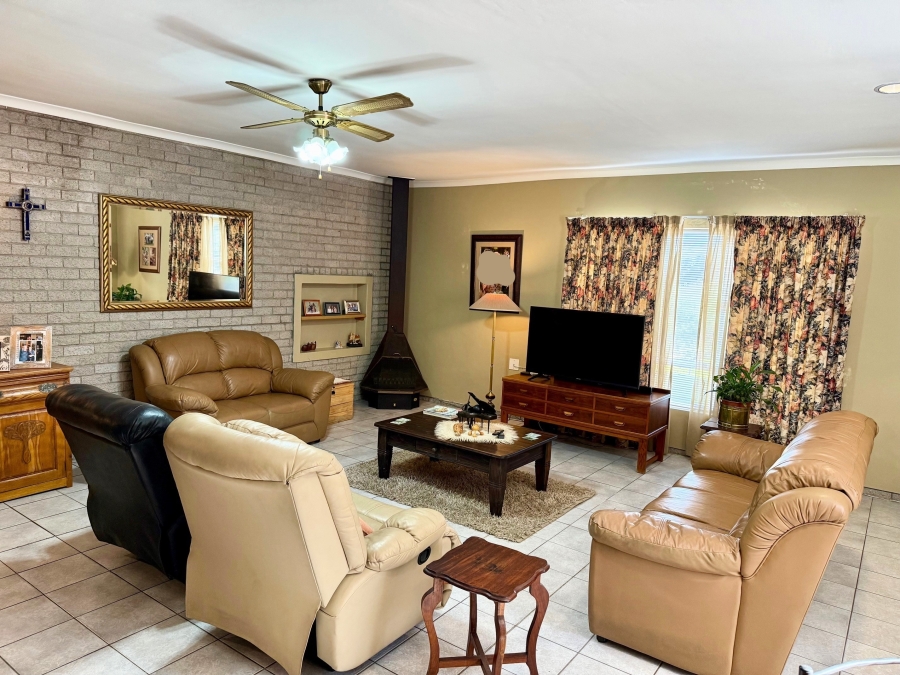 3 Bedroom Property for Sale in Bergzicht Western Cape